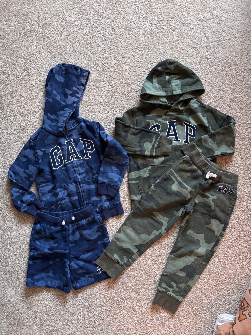 Gap kids green and blue camo hooded sweatshirt and matching sweat pants size S